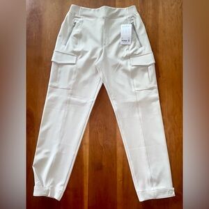 Athleta Women’s Endless Cargo Pant 
Size 8
1 Abalone, 1 Black 
Never Worn
Tag On